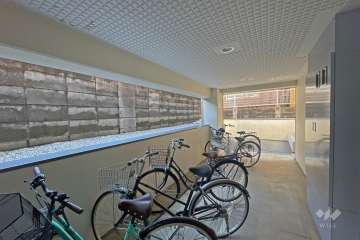 屋内に設けられた駐輪場