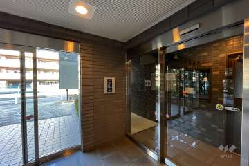 エントランスはオートロック付きです。