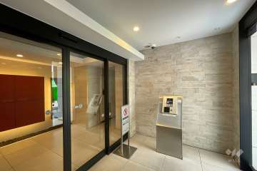 エントランスはオートロック付きです。