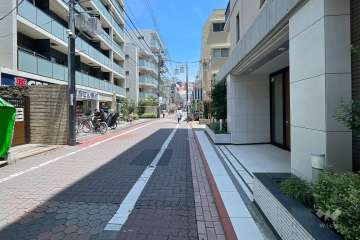 敷地北側の前面道路