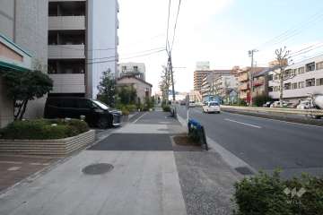 敷地北側の前面道路(東側から)