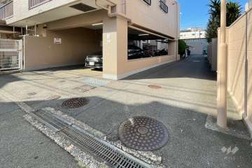 駐車場の出入り口
