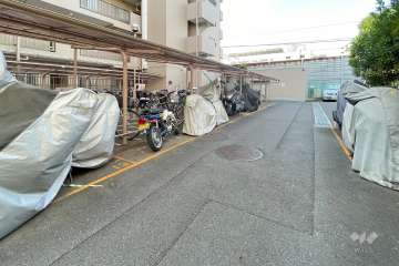 バイク置場（屋根付き）