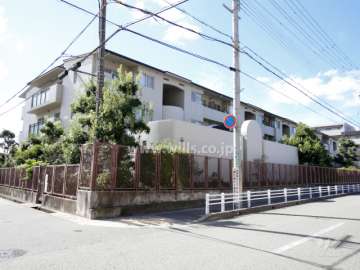 ローズハイツ西宮仁川1号棟の外観（北東側から）