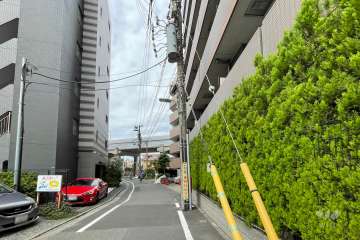 敷地南側の前面道路