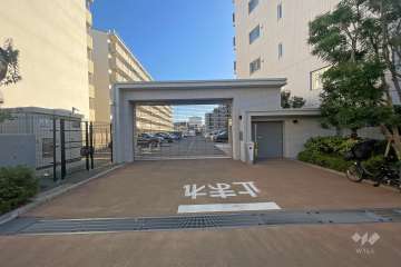 駐車場の出入り口（リングシャッター付き）