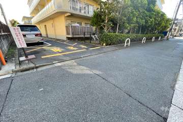 駐車場の出入り口