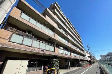 グランイーグルリバーサイド大森の外観（南西側から）　