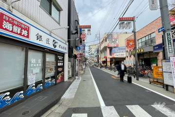 敷地の北側前面道路（東側から）