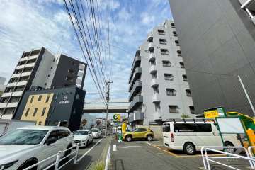 敷地南側の前面道路（東側から）
