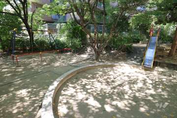 敷地に隣接する神垣南公園