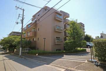 ロイヤルアーク夙川の外観（北東側から）