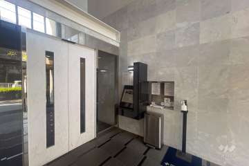 エントランスはオートロック付きです。