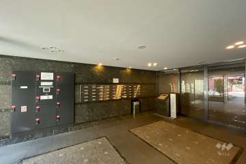 エントランスはオートロック付きです。