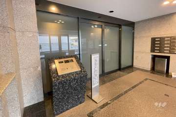 エントランスはオートロック付きです。