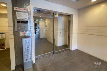 エントランスはオートロック付きです。