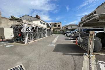 敷地内駐車場（屋外平面式）・駐輪場