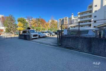 駐車場の出入り口