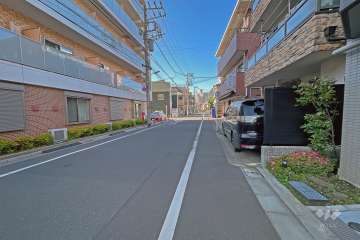 敷地西側前面道路（南側から）