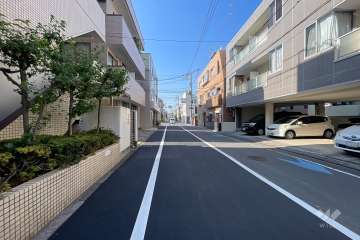 敷地北側の前面道路