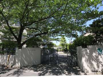敷地東側にあるエントランス