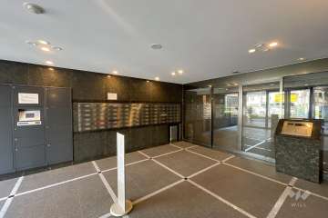 エントランスはオートロック付きです。