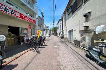 敷地東側の前面道路