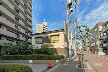 敷地南東側の前面道路