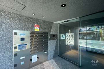 エントランスはオートロック付きです。