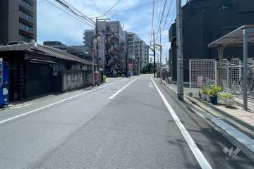 敷地南側の前面道路（東側から）