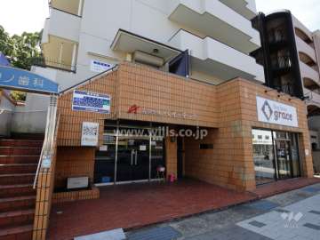建物北部分に店舗があります。