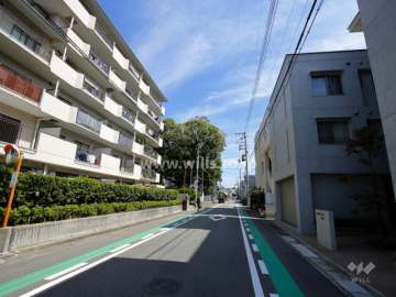 敷地南側の前面道路