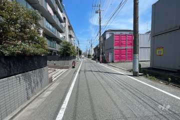敷地南側の前面道路