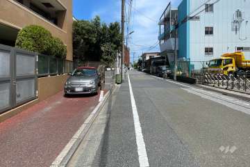 敷地南側の前面道路
