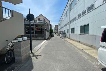 敷地北側の前面道路