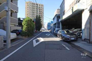 敷地北側の前面道路