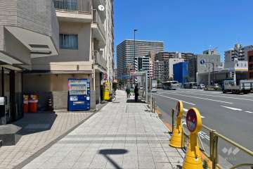 敷地東側は国道15号（第一京浜）に面しています。