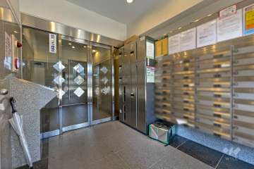 エントランスはオートロック付きです。