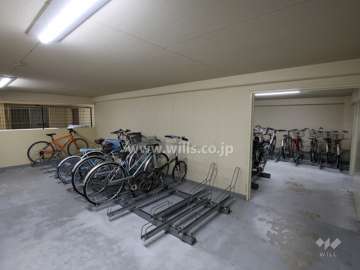 屋内にある駐輪場