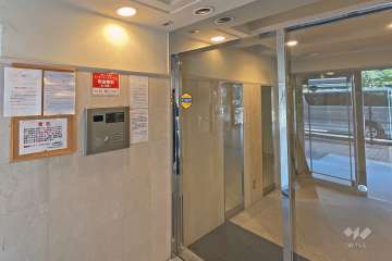 エントランスはオートロック付きです。