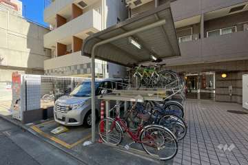 カーシェアポートと駐輪場