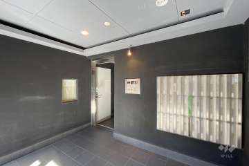 エントランスはオートロック付きです。