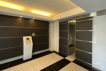 エントランスはオートロック付きです。