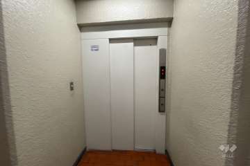 共用のエレベーター