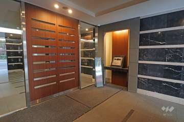 エントランスはオートロック付きです。