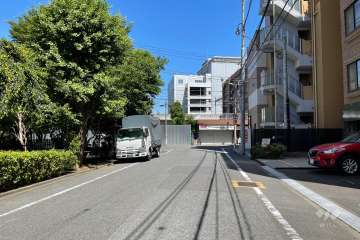 敷地北側の前面道路