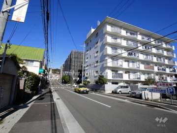 西側の前面道路