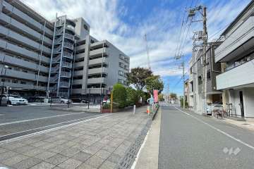 敷地北側の前面道路