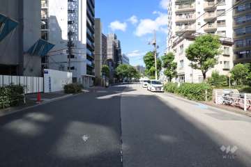 敷地南側の前面道路