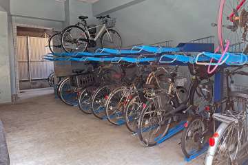 屋内に設けられた駐輪場